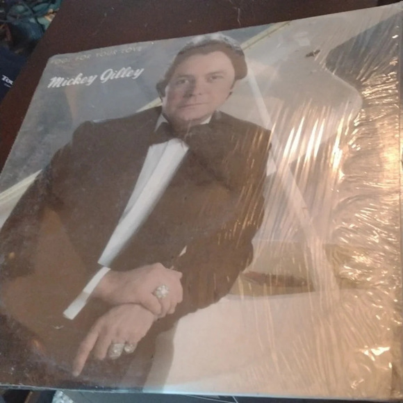 Mickey Gilley LP - Picture 1 of 2